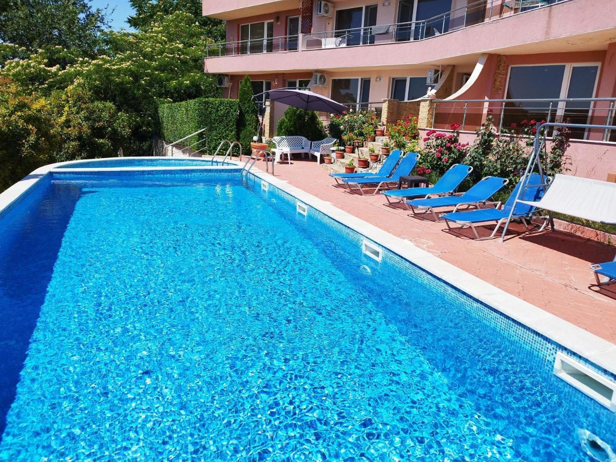 Green, Quiet And Beautiful 1 Apartment Kavarna Exterior photo