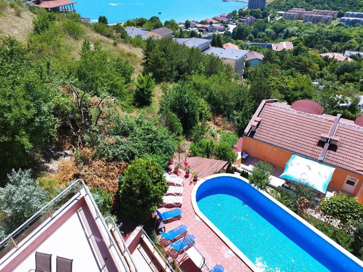 Green, Quiet And Beautiful 1 Apartment Kavarna Exterior photo